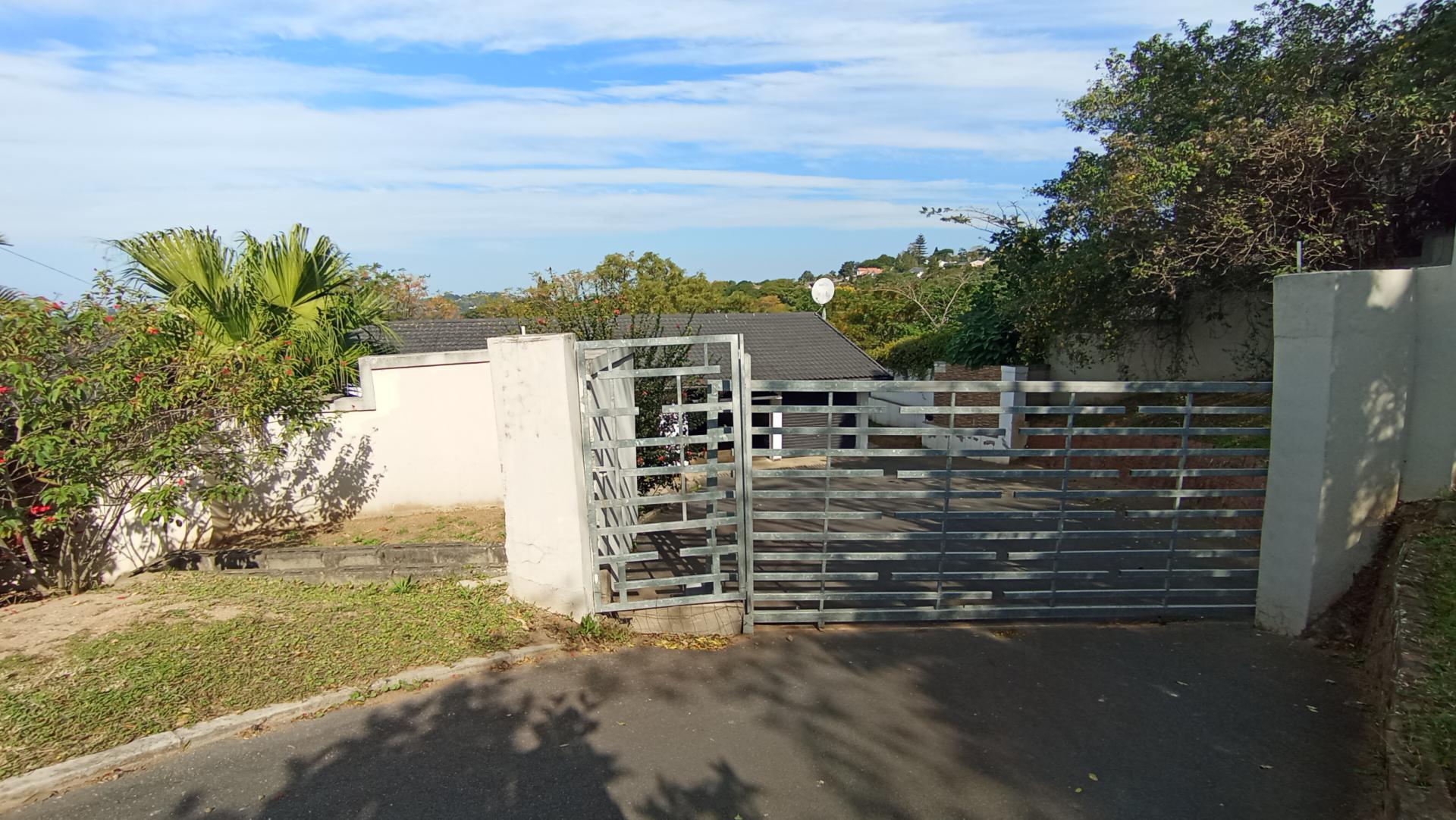 Front View of property in Dawncrest