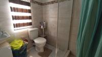 Bathroom 1 - 18 square meters of property in Dawncrest