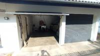 Garage - 55 square meters of property in Dawncrest