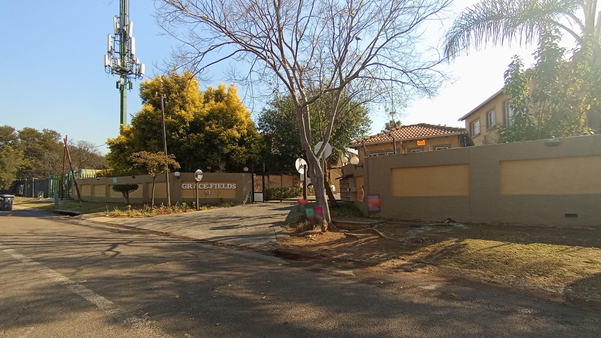 Front View of property in Willow Park Manor