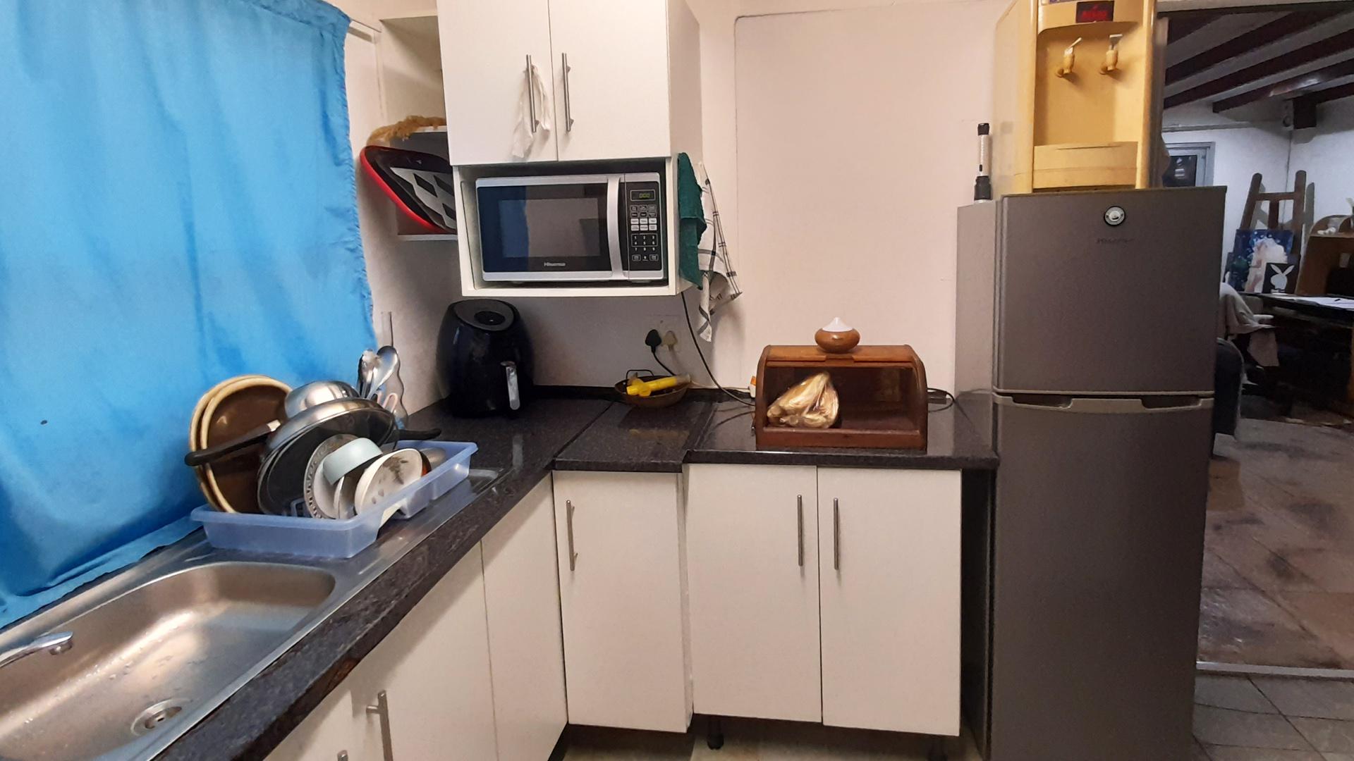 Kitchen of property in Gonubie