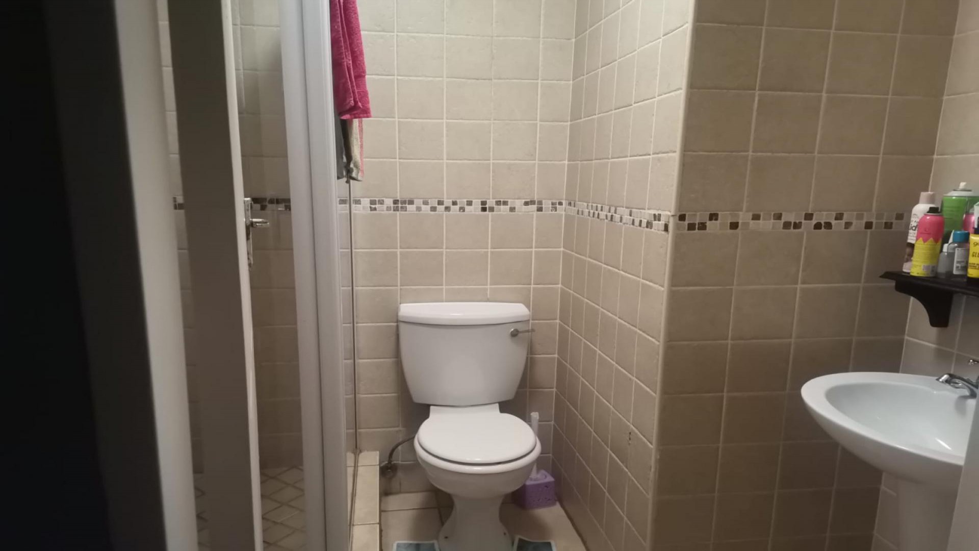 Bathroom 1 of property in Castleview
