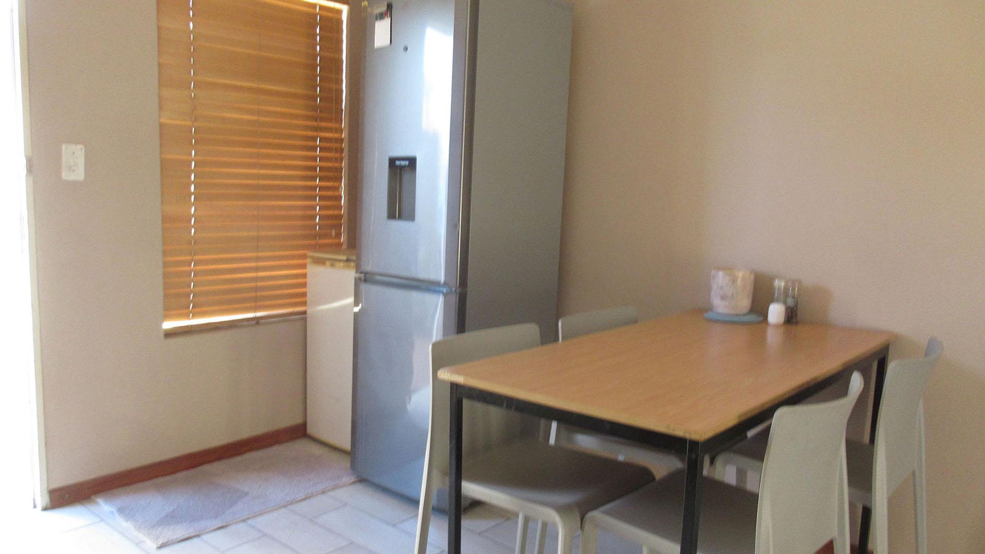 Dining Room - 8 square meters of property in Wilgeheuwel 