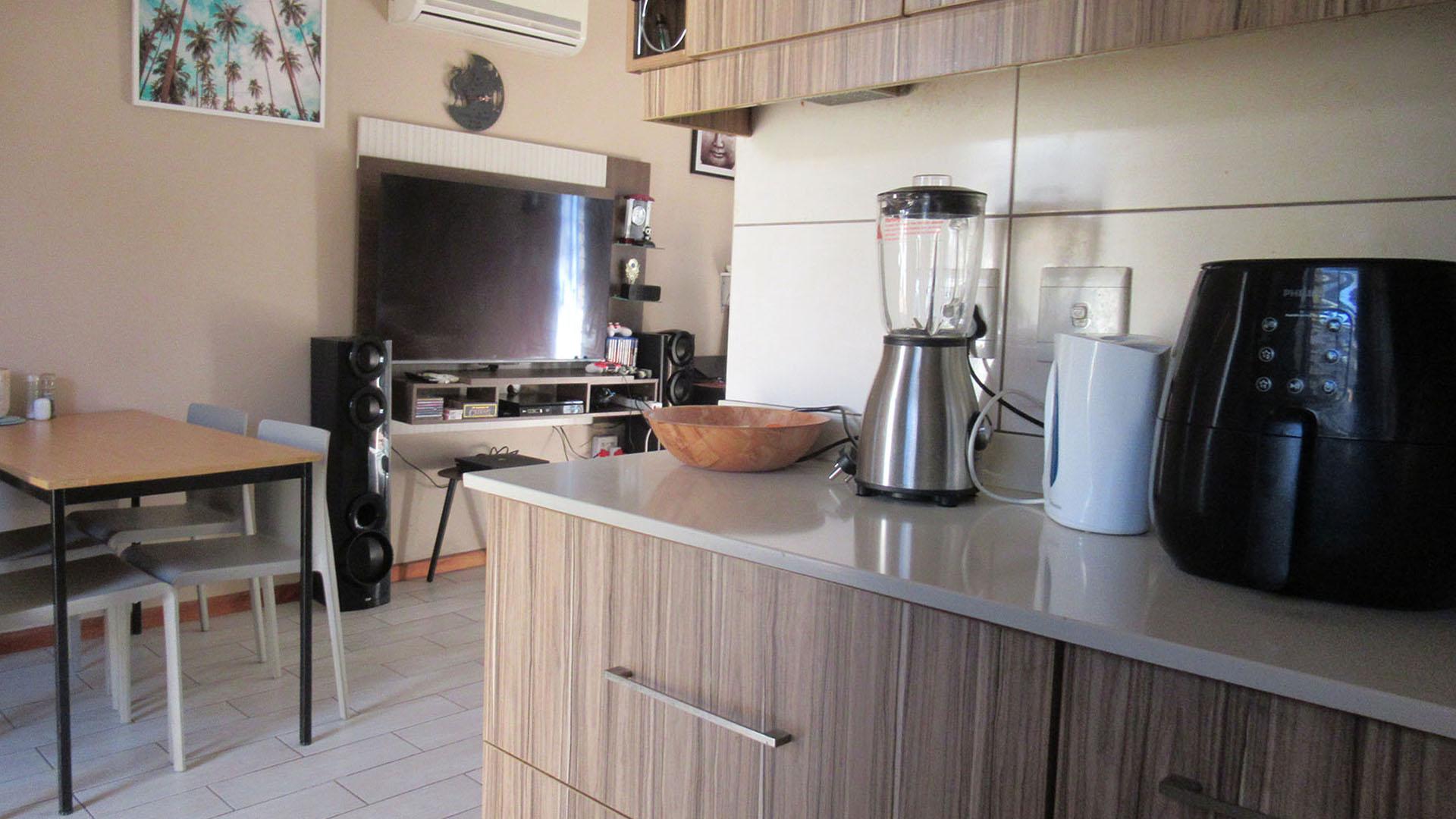 Kitchen - 7 square meters of property in Wilgeheuwel 