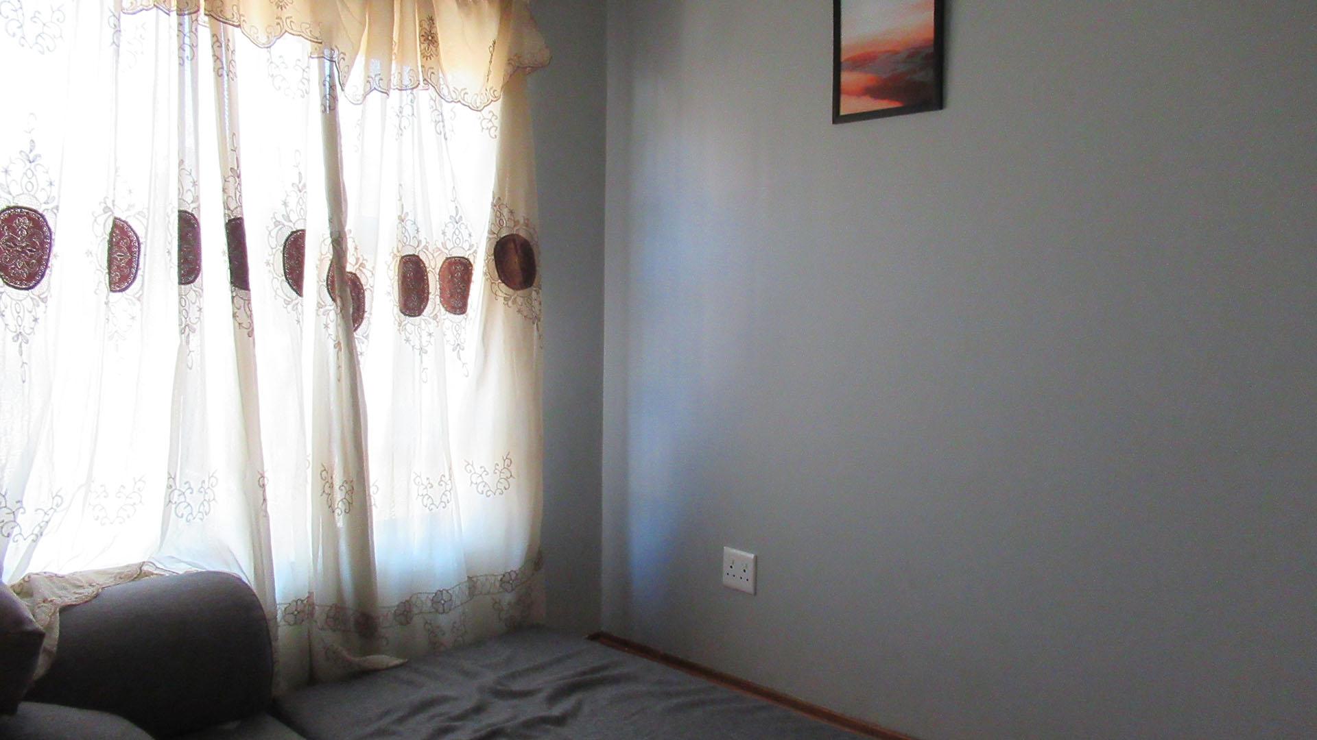 Bed Room 2 - 8 square meters of property in Wilgeheuwel 