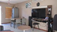 Lounges - 20 square meters of property in Wilgeheuwel 