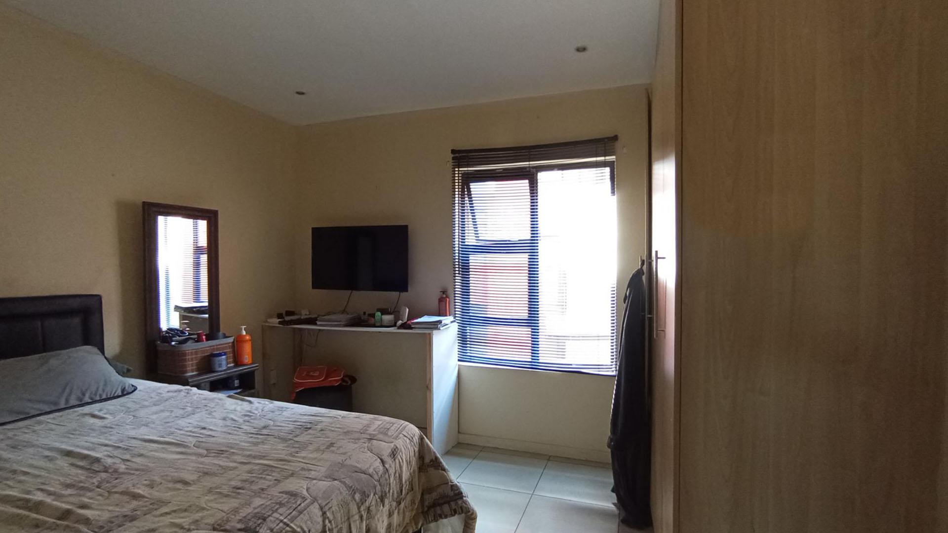 Bed Room 1 - 8 square meters of property in Amberfield