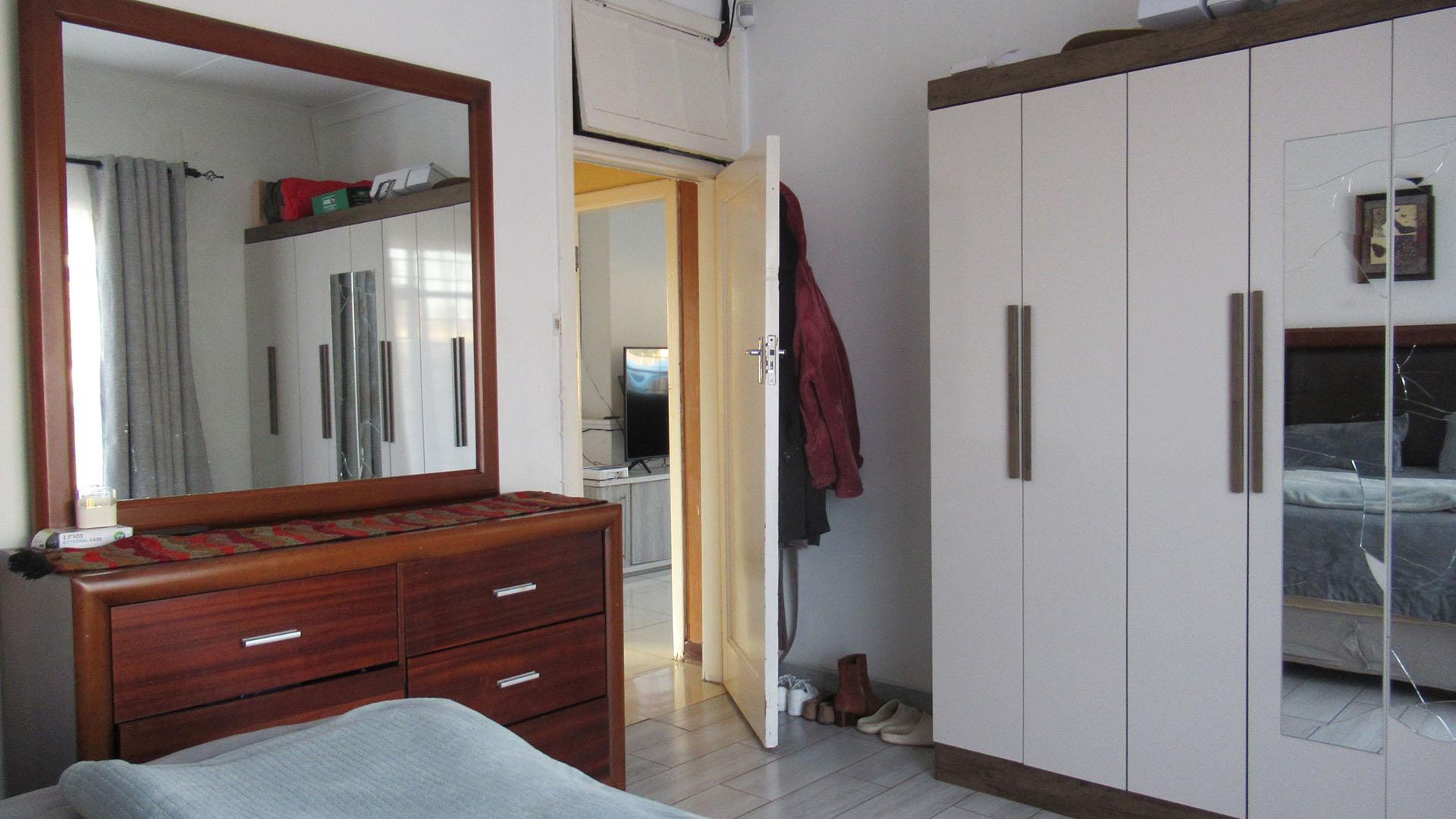 Bed Room 2 - 16 square meters of property in South Hills