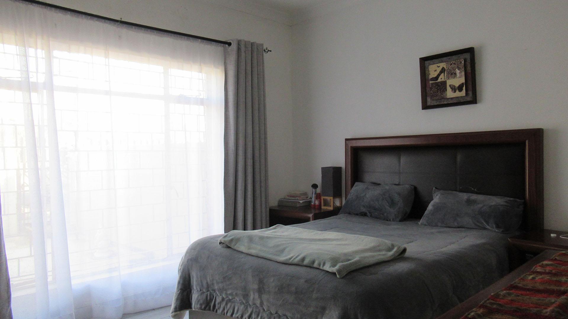 Bed Room 2 - 16 square meters of property in South Hills