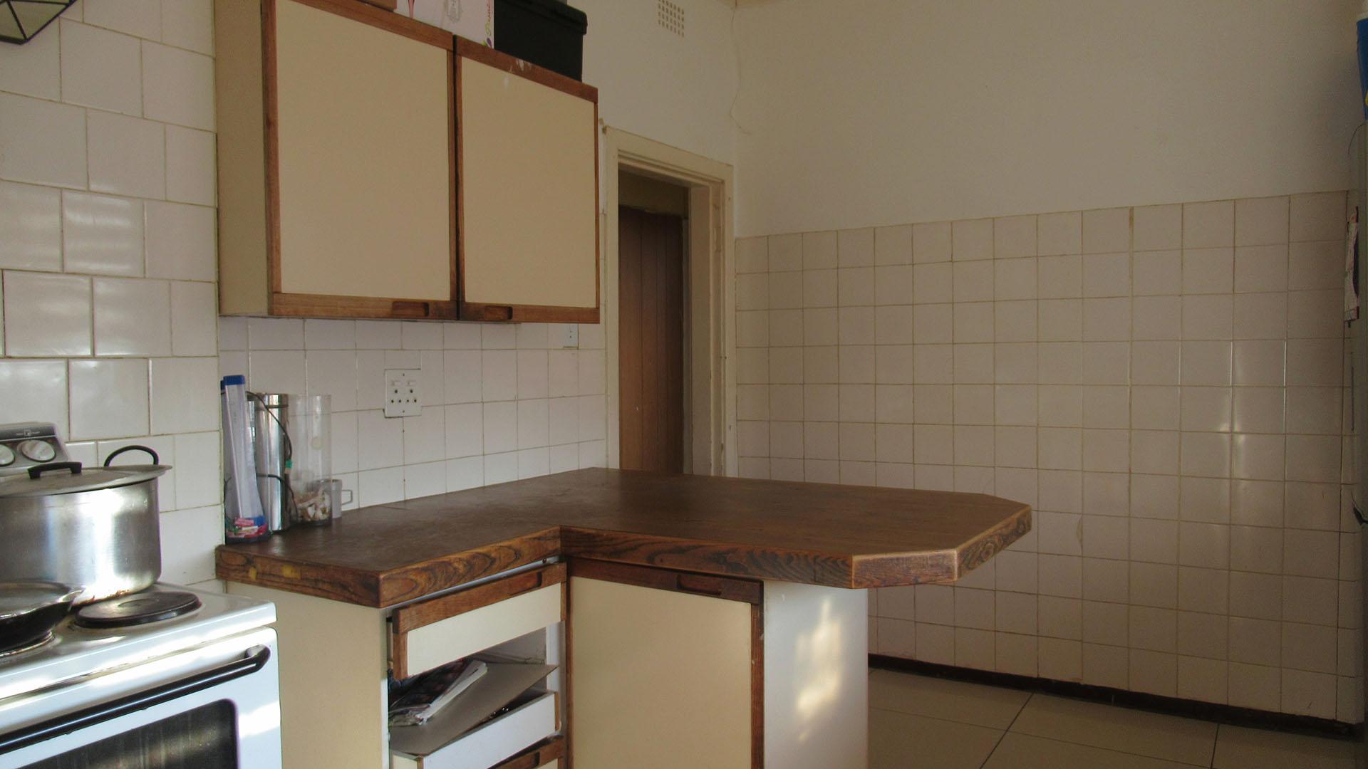 Kitchen - 15 square meters of property in South Hills