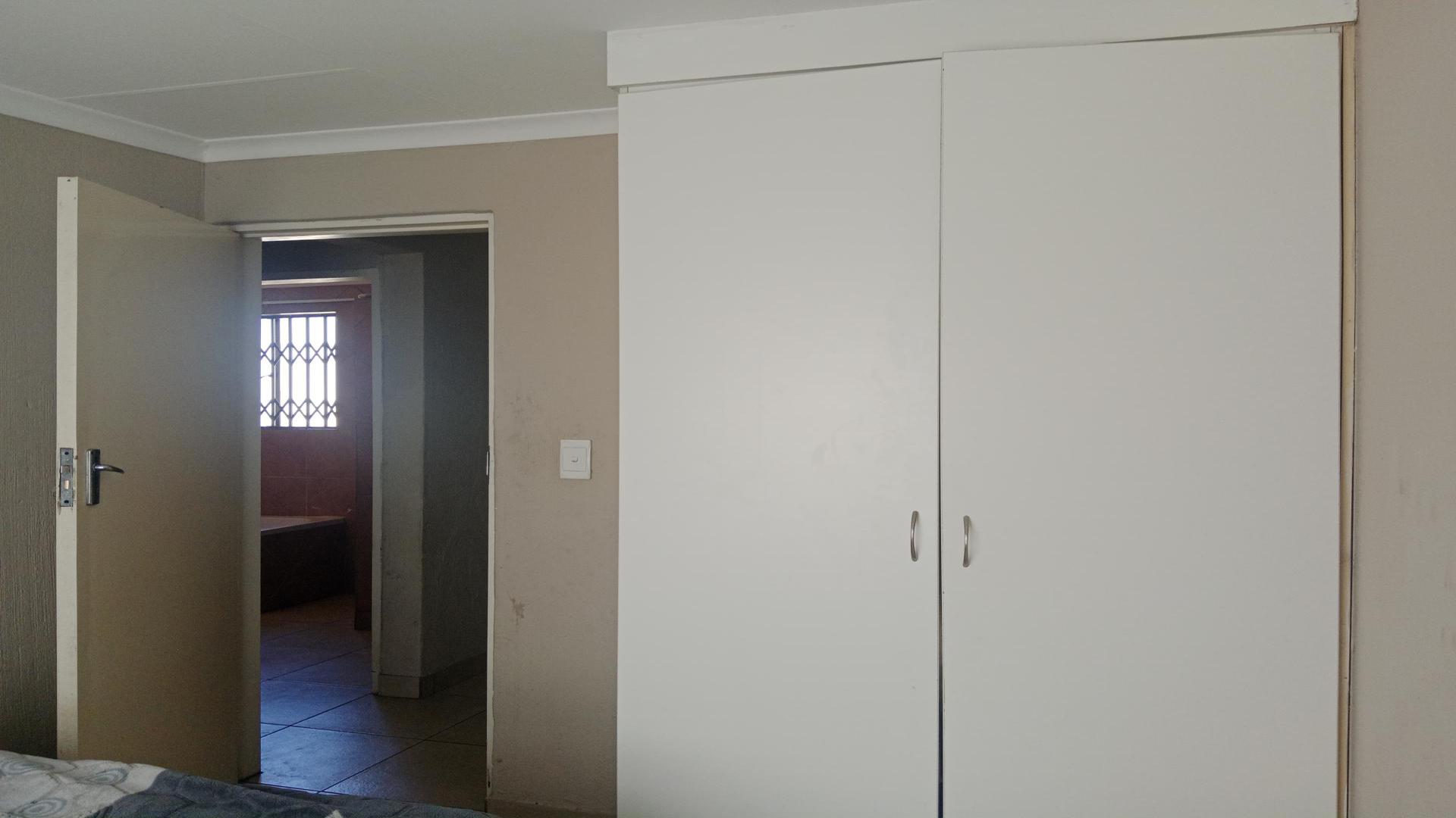 Bed Room 2 of property in Akasia