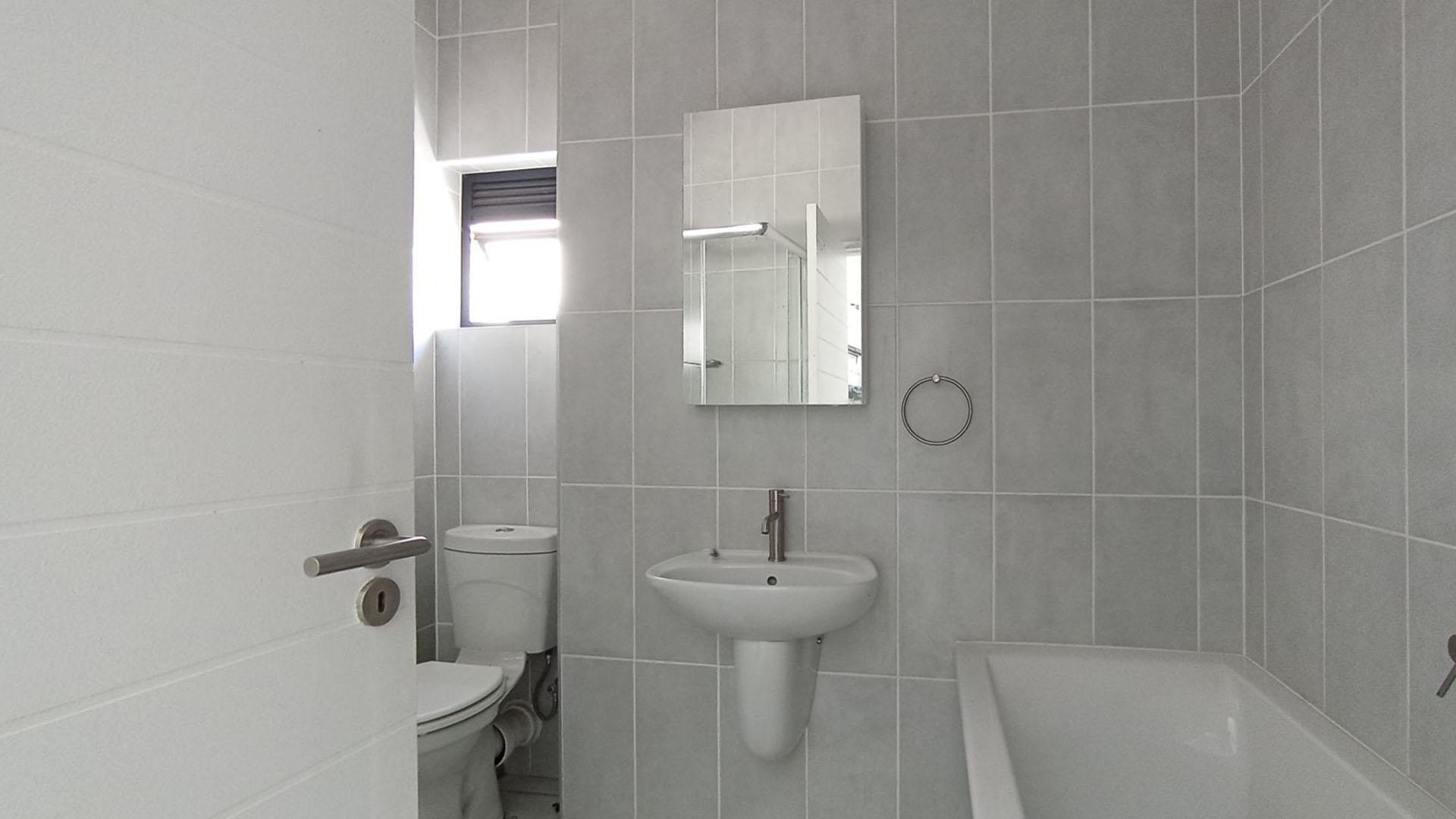 Bathroom 1 - 6 square meters of property in Mooikloof