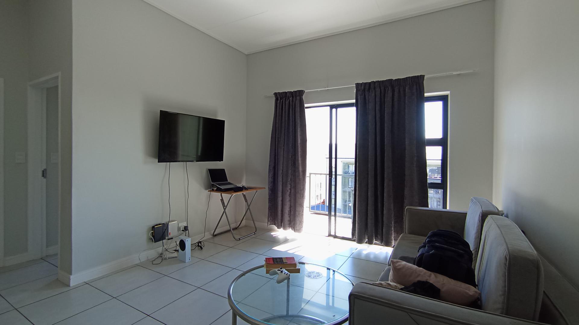 Lounges - 12 square meters of property in Mooikloof