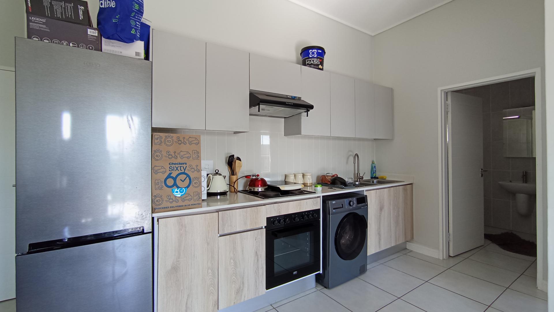 Kitchen - 11 square meters of property in Mooikloof