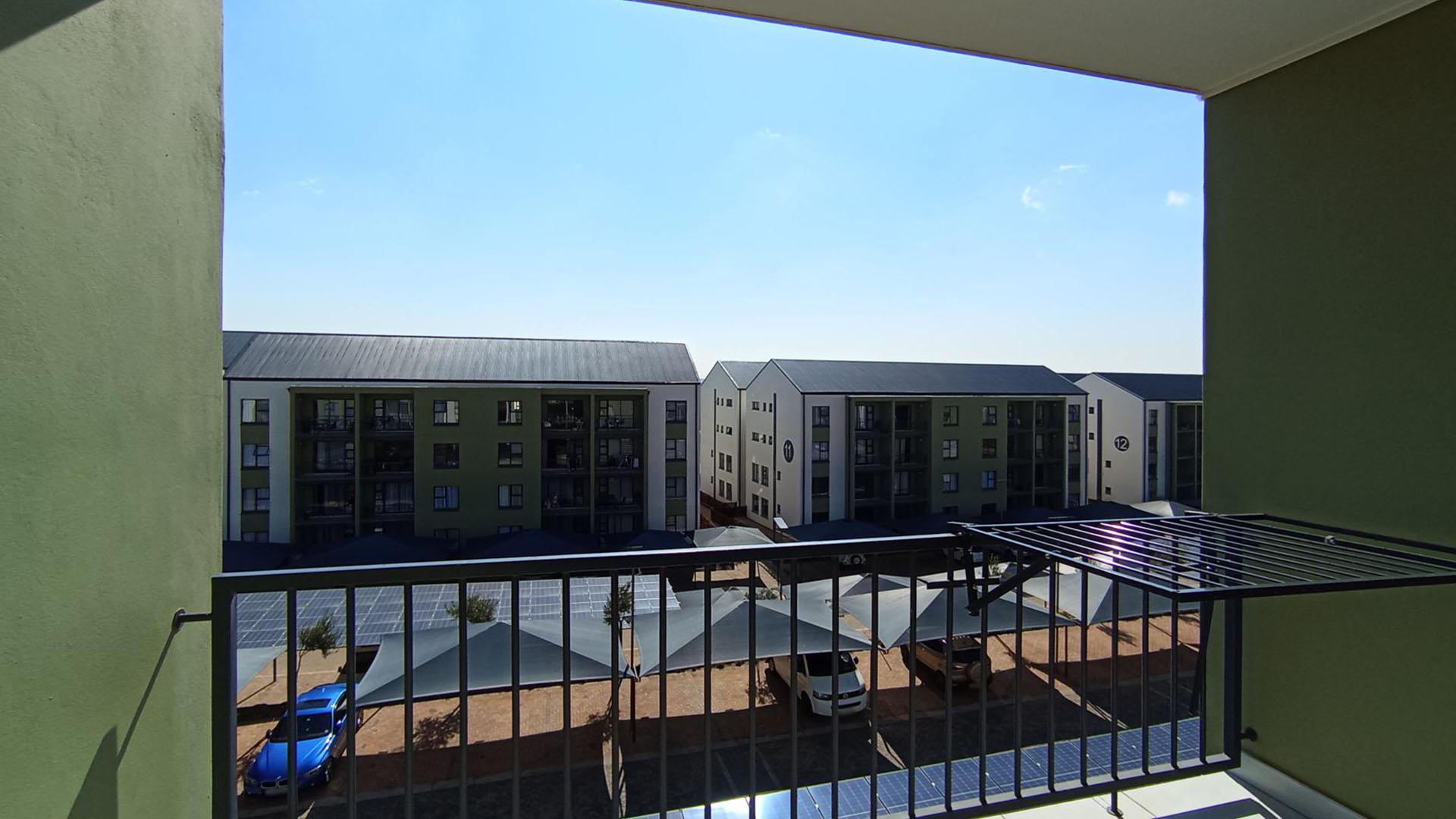 Balcony - 7 square meters of property in Mooikloof