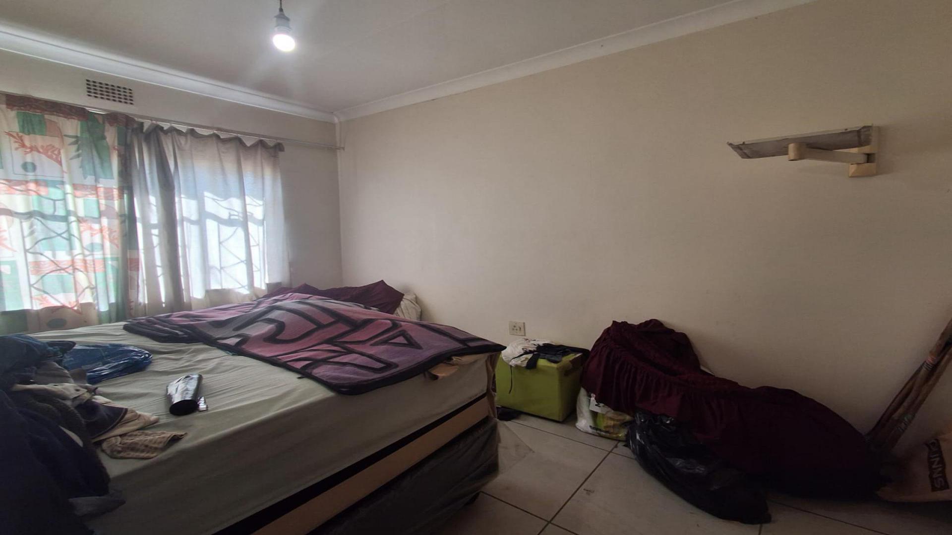 Bed Room 1 of property in Germiston