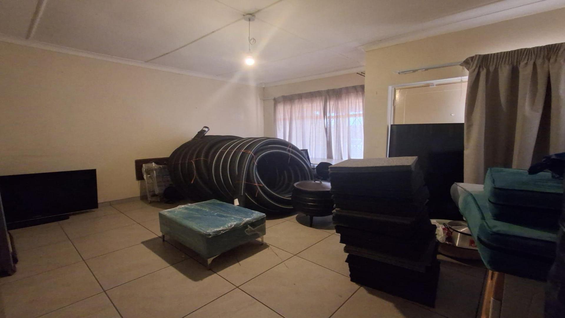 Lounges of property in Germiston