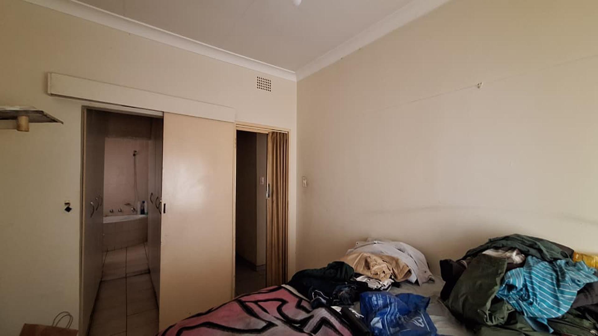 Main Bedroom - 20 square meters of property in Germiston