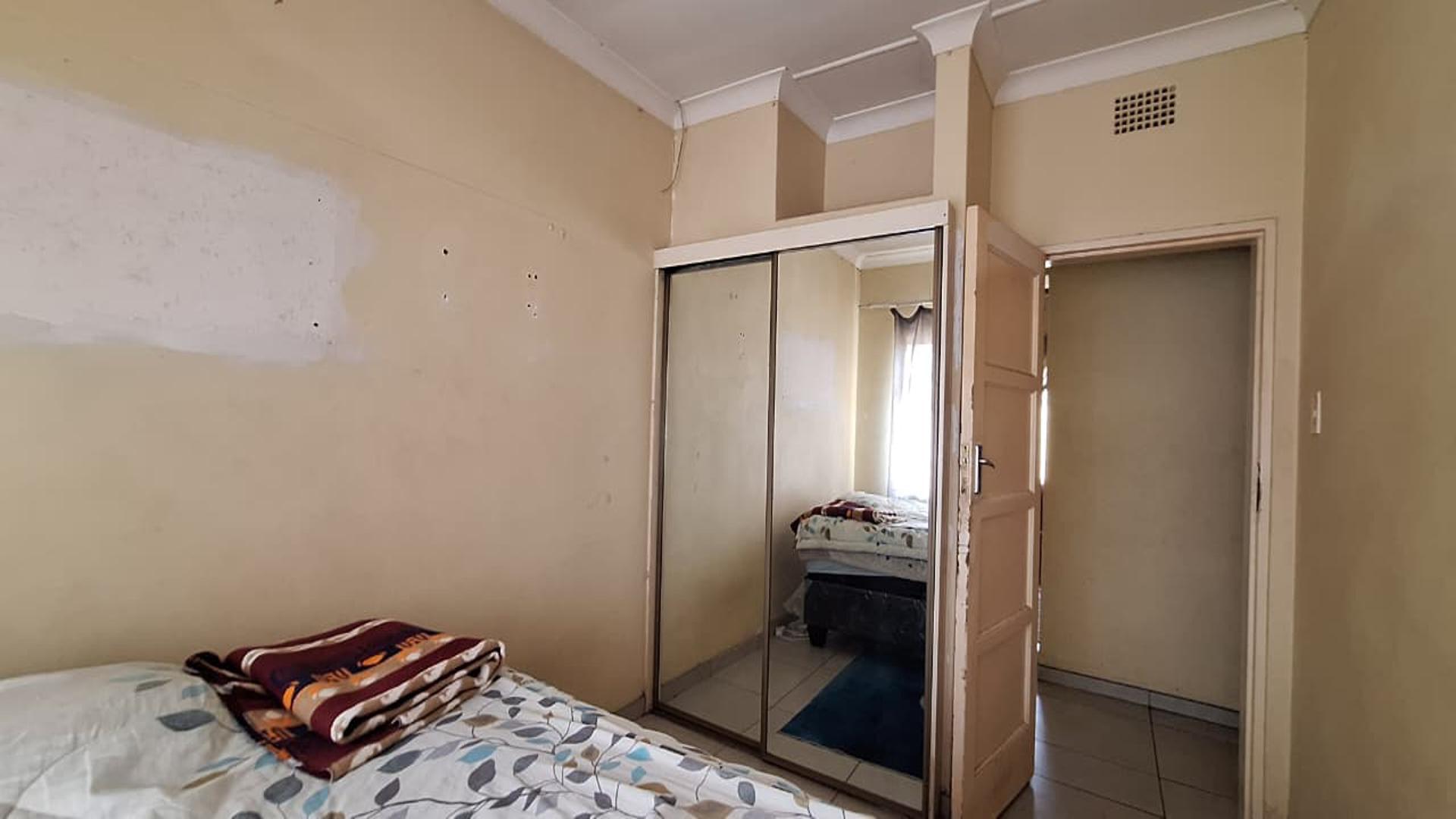 Bed Room 1 - 13 square meters of property in Germiston