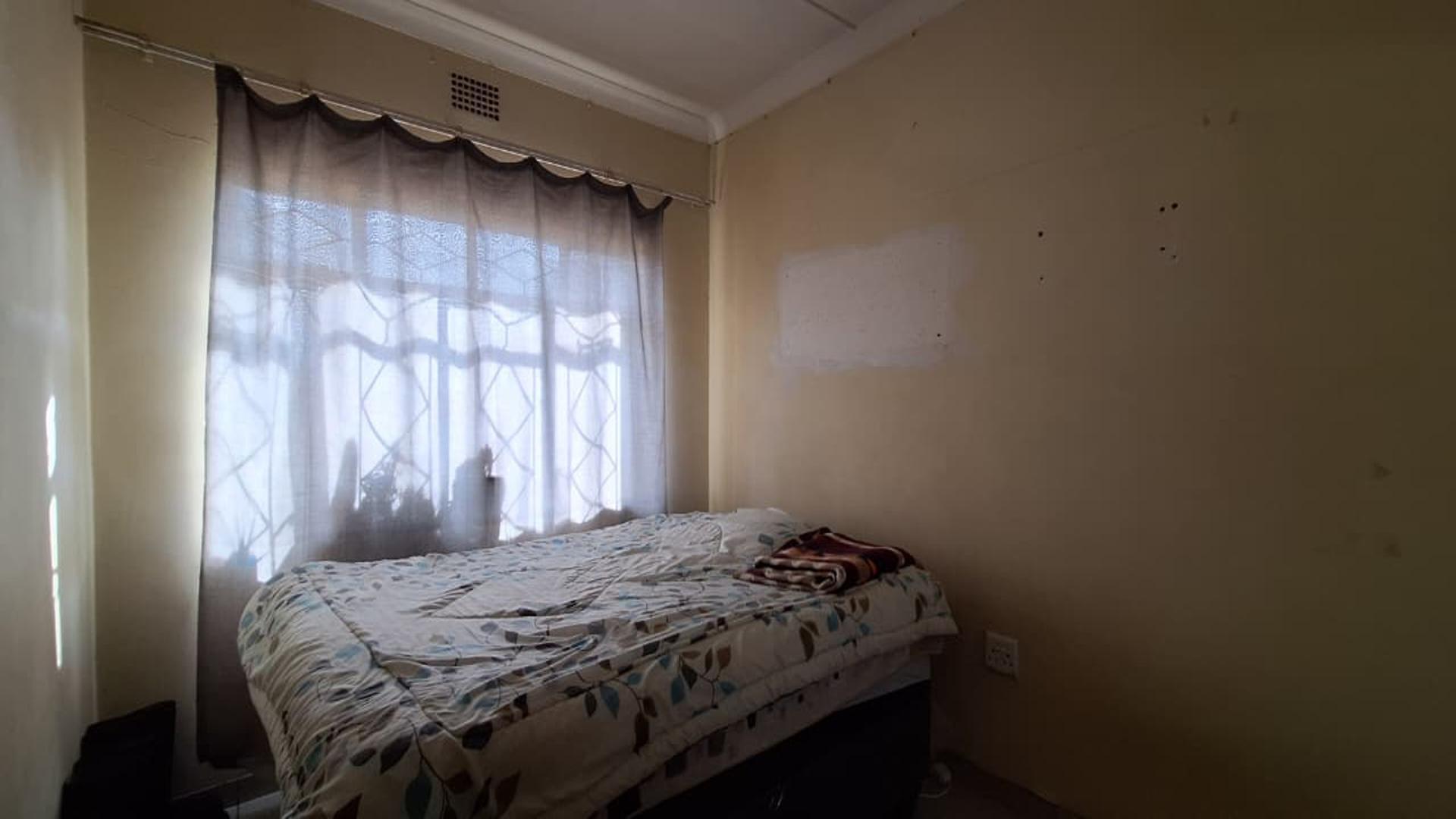 Bed Room 1 - 13 square meters of property in Germiston