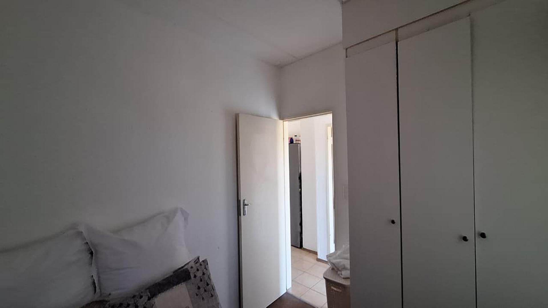 Bed Room 1 - 9 square meters of property in Comet