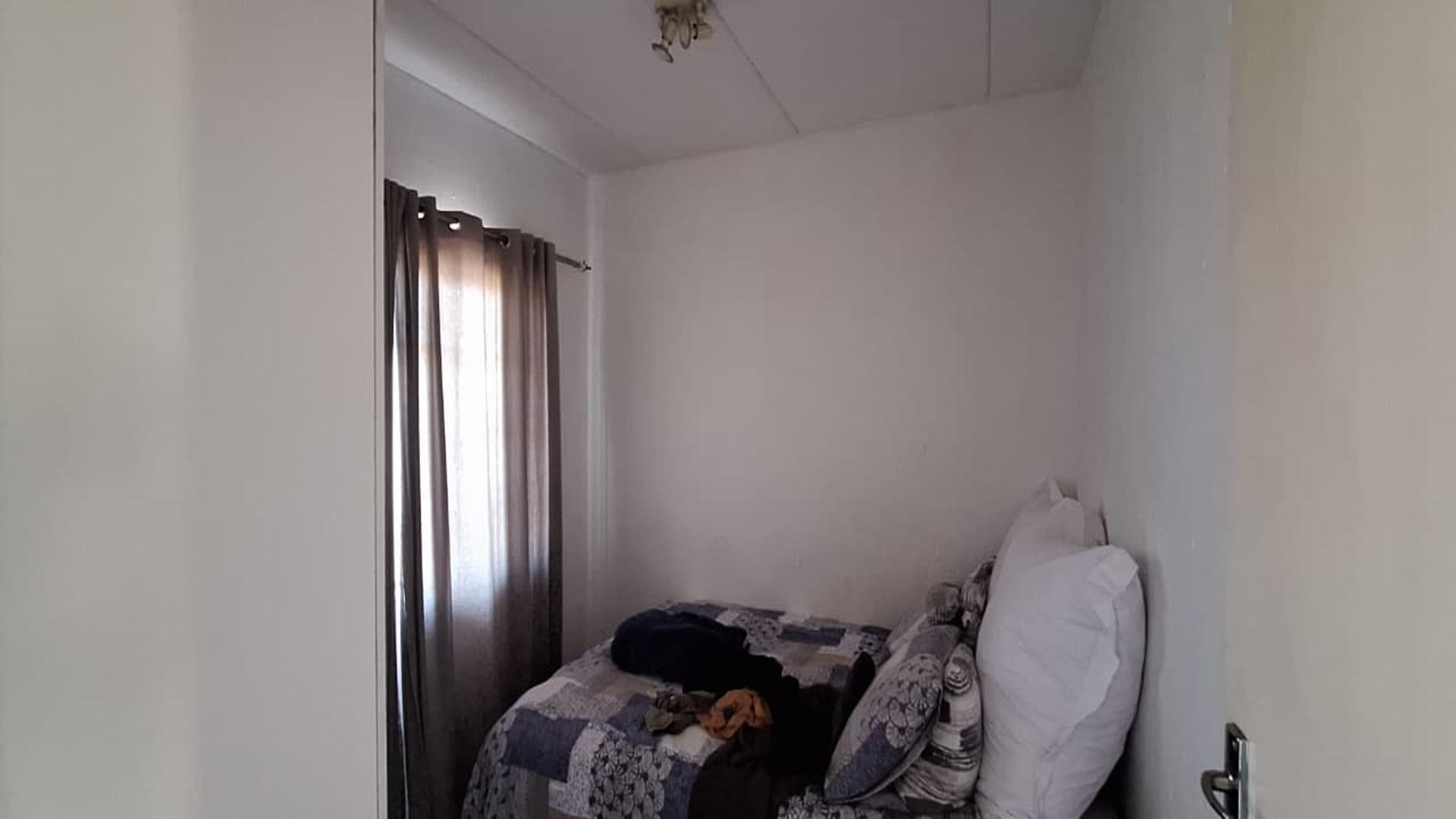 Bed Room 1 - 9 square meters of property in Comet