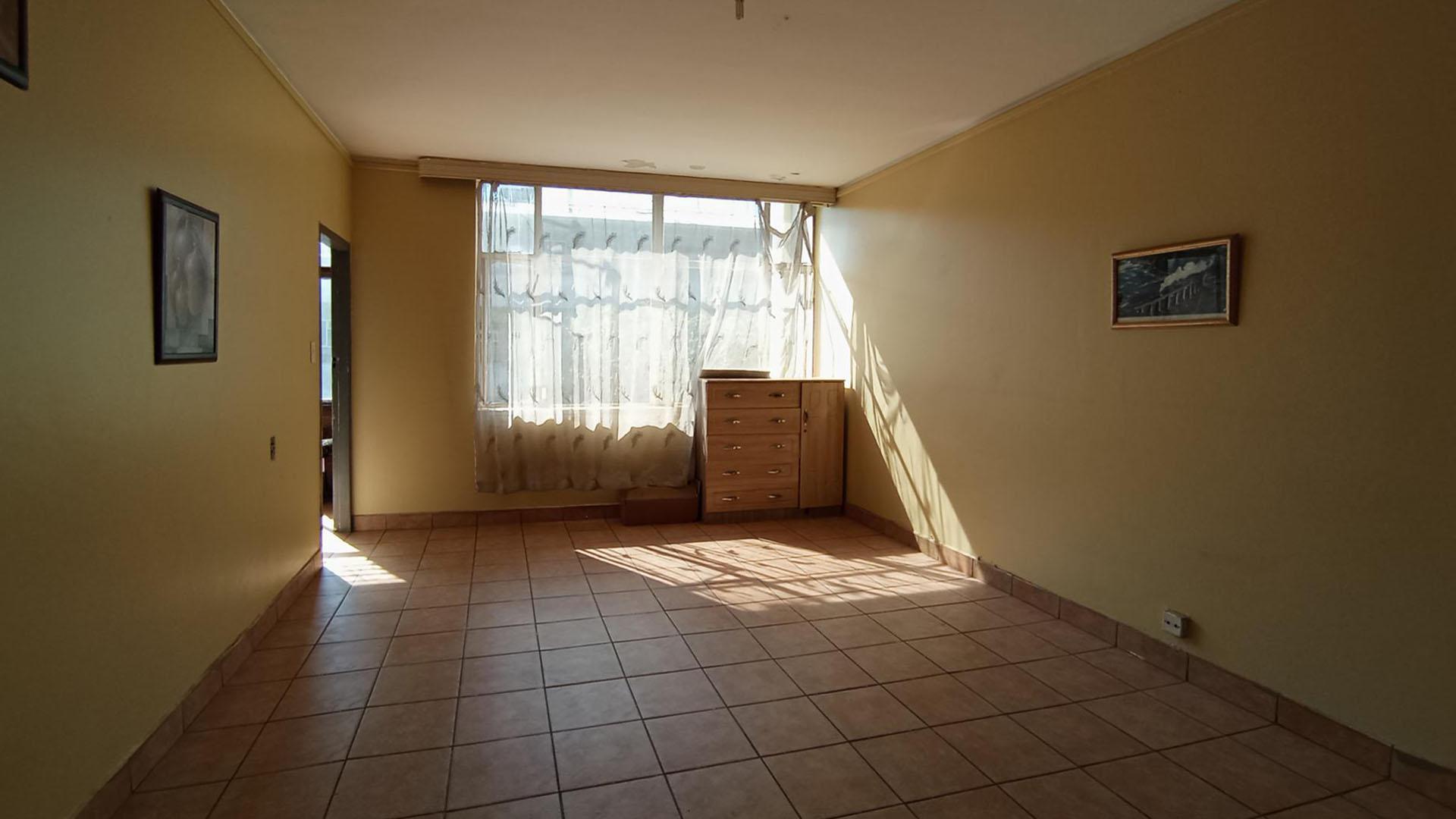 Lounges - 26 square meters of property in Sunnyside