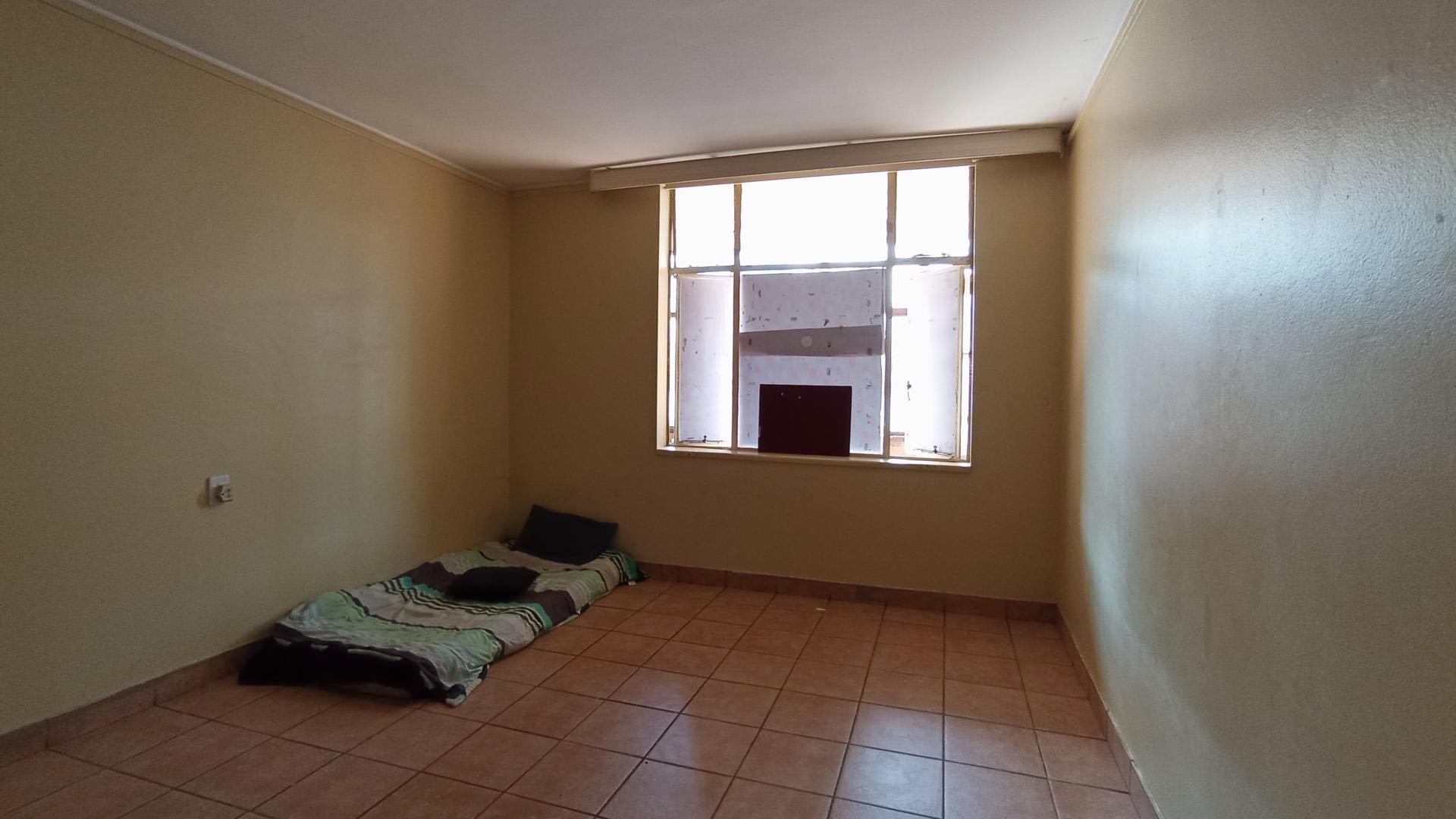 Bed Room 1 - 19 square meters of property in Sunnyside