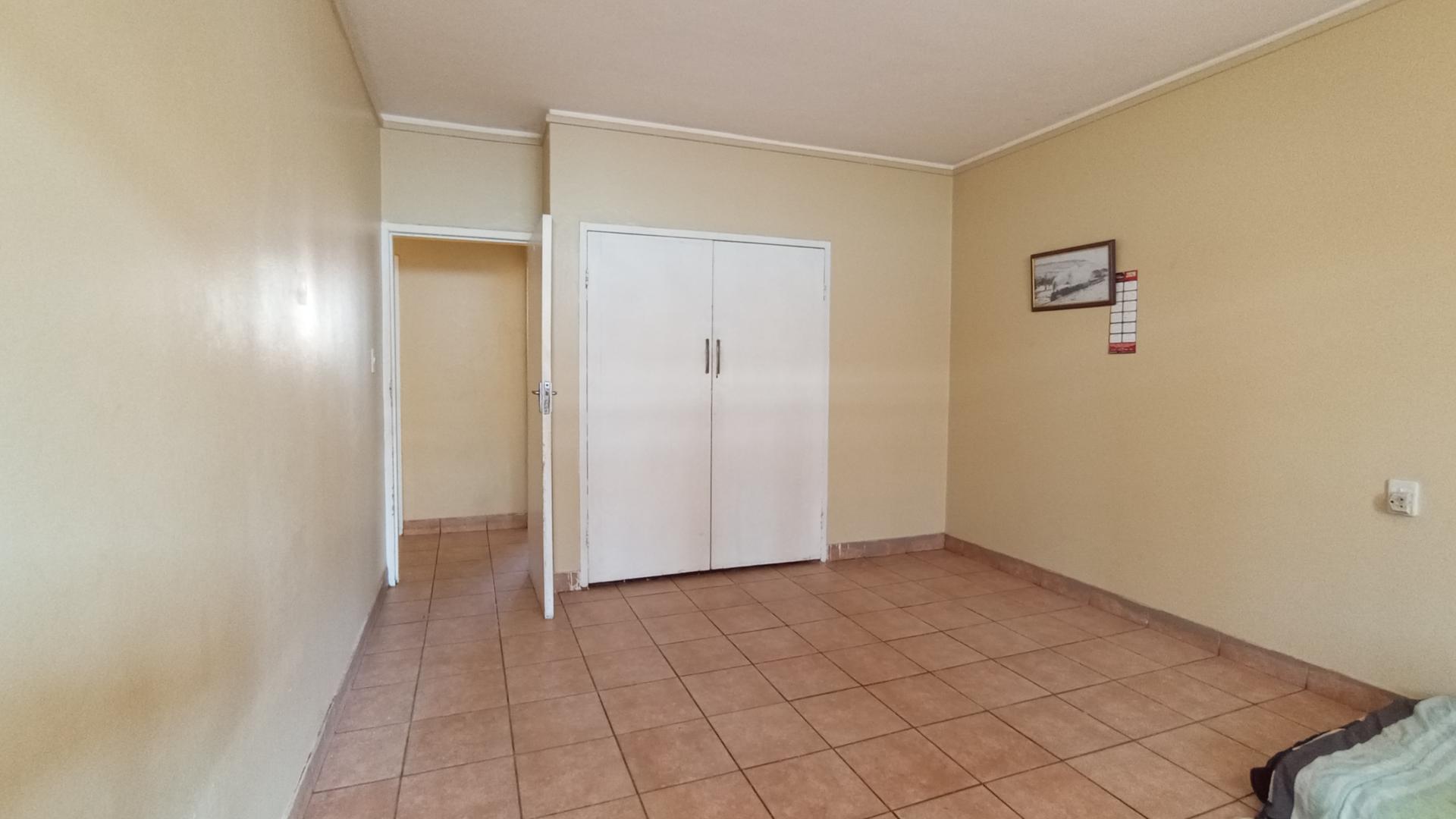 Bed Room 1 - 19 square meters of property in Sunnyside