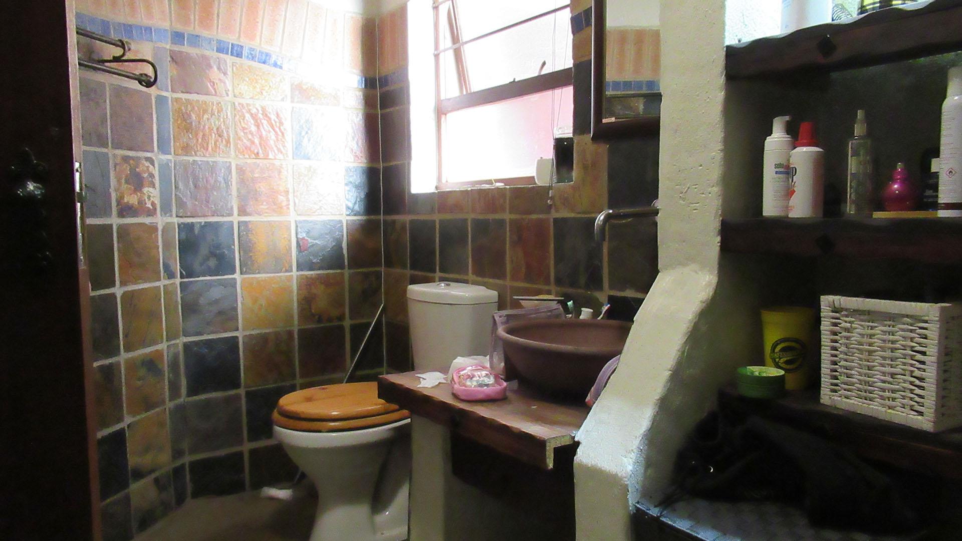 Bathroom 1 - 7 square meters of property in North Riding