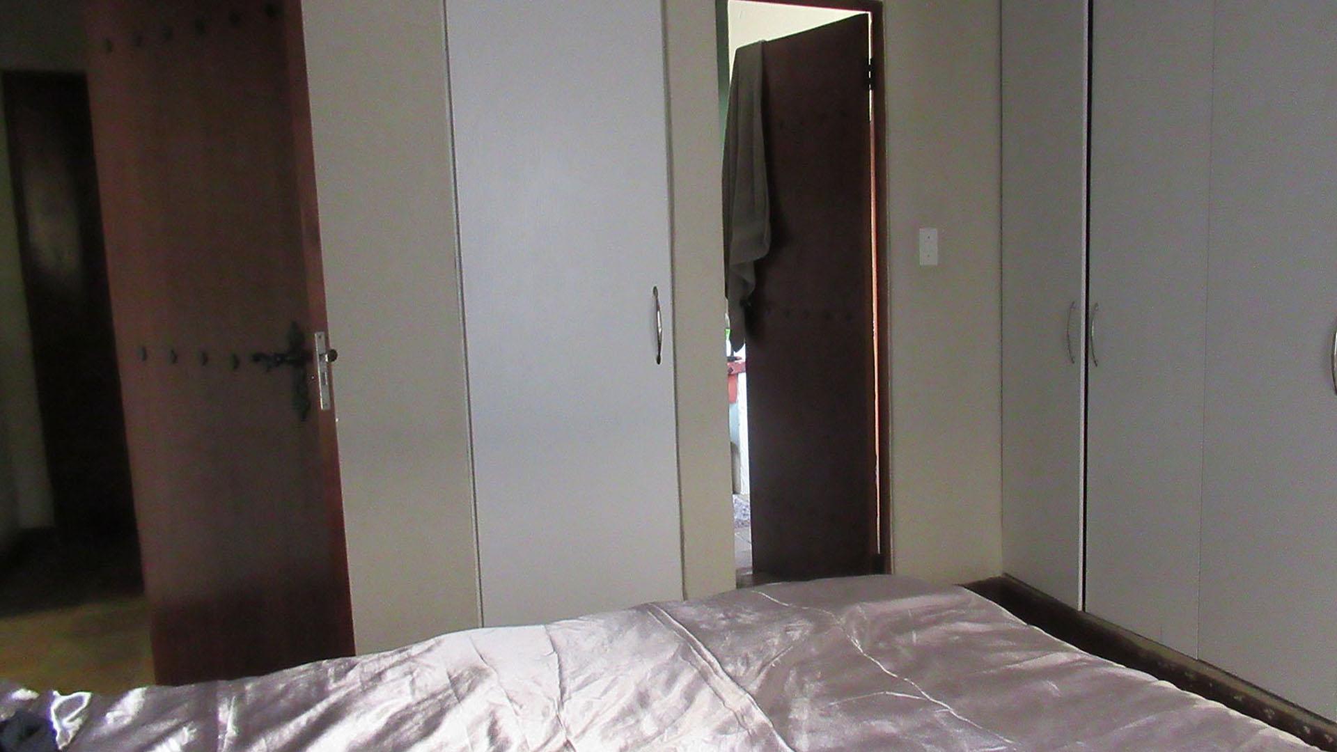 Main Bedroom - 17 square meters of property in North Riding