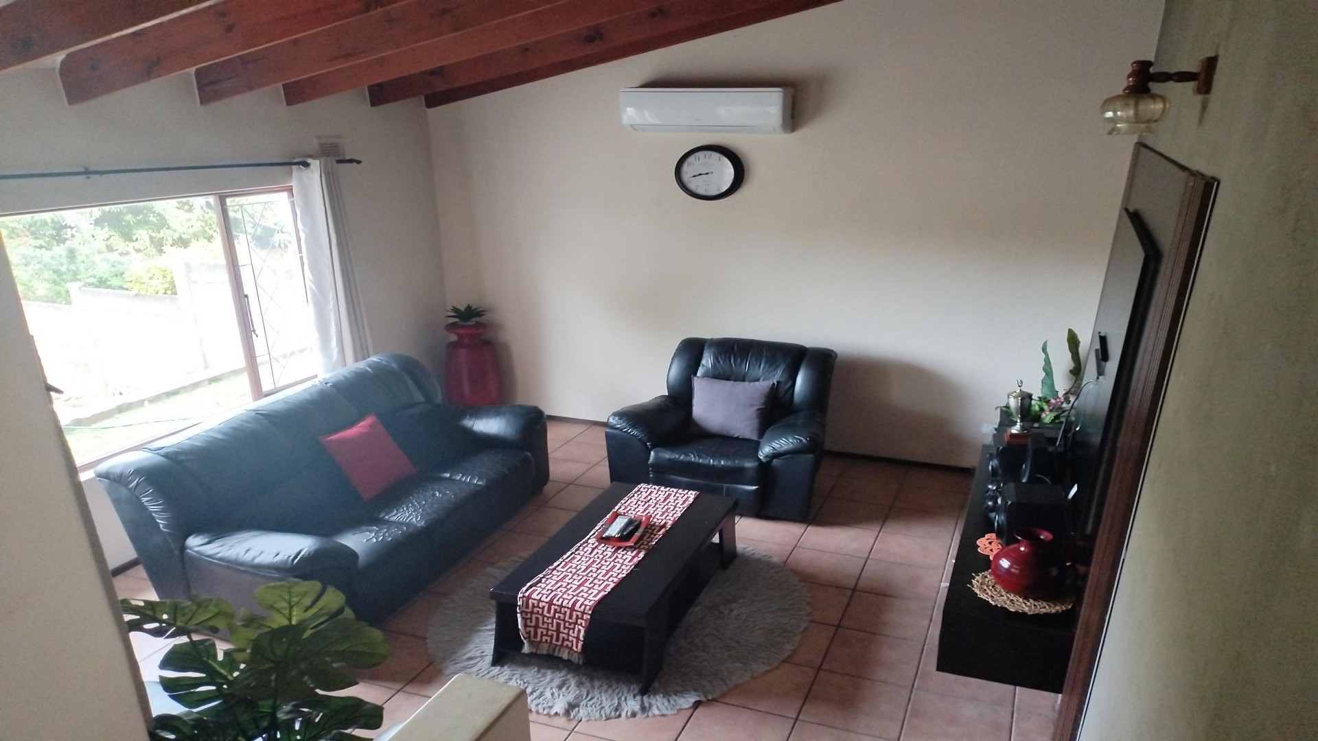 Lounges of property in Doon Heights