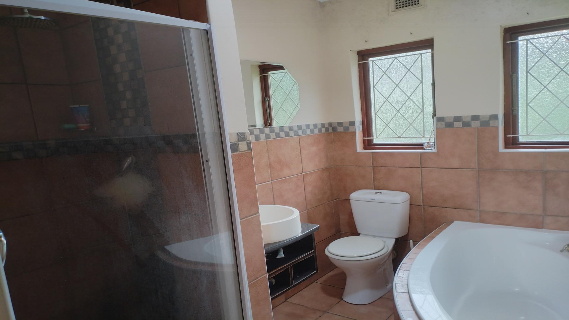 Bathroom 2 of property in Doon Heights