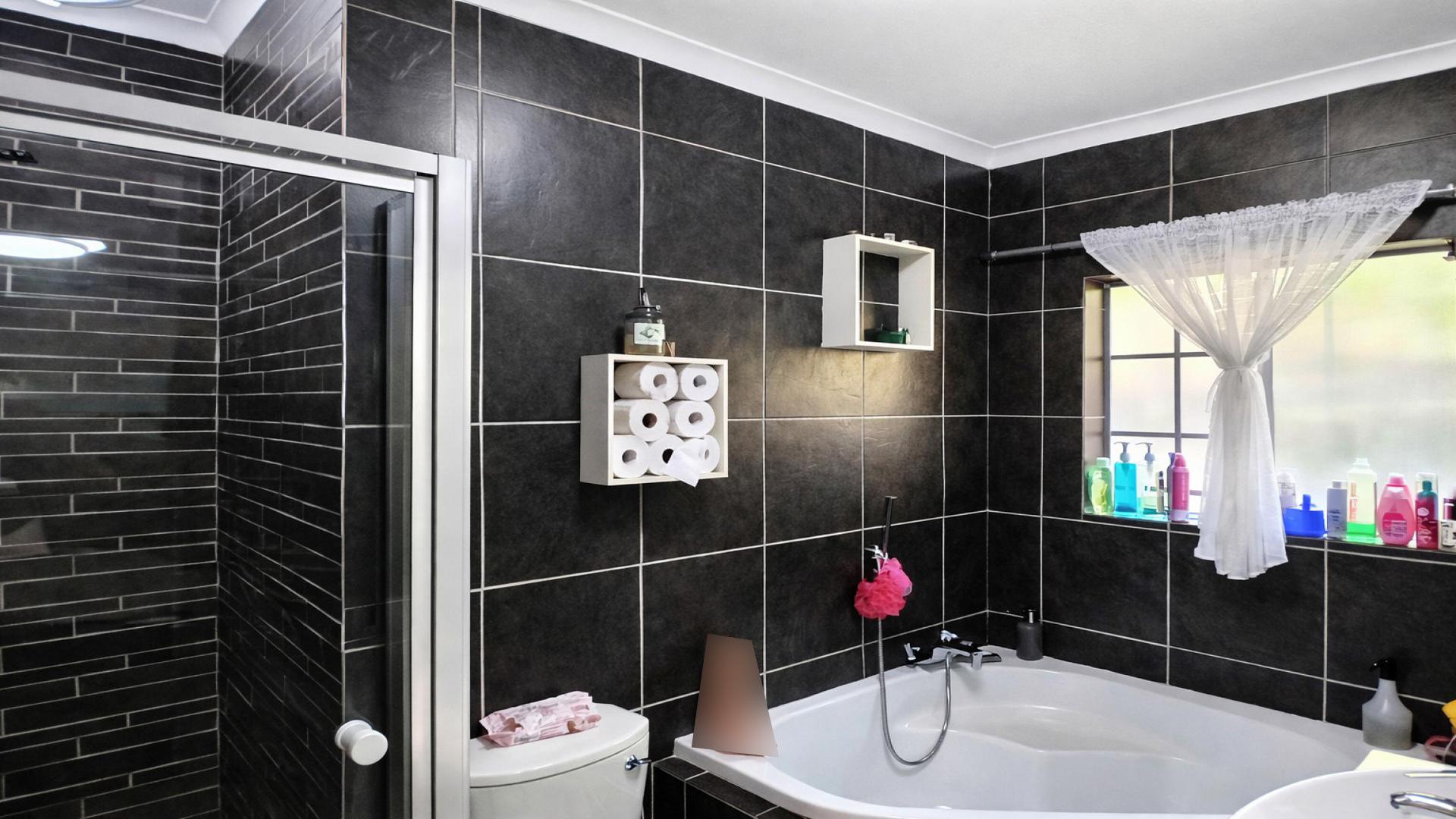 Bathroom 2 of property in Nelspruit Central