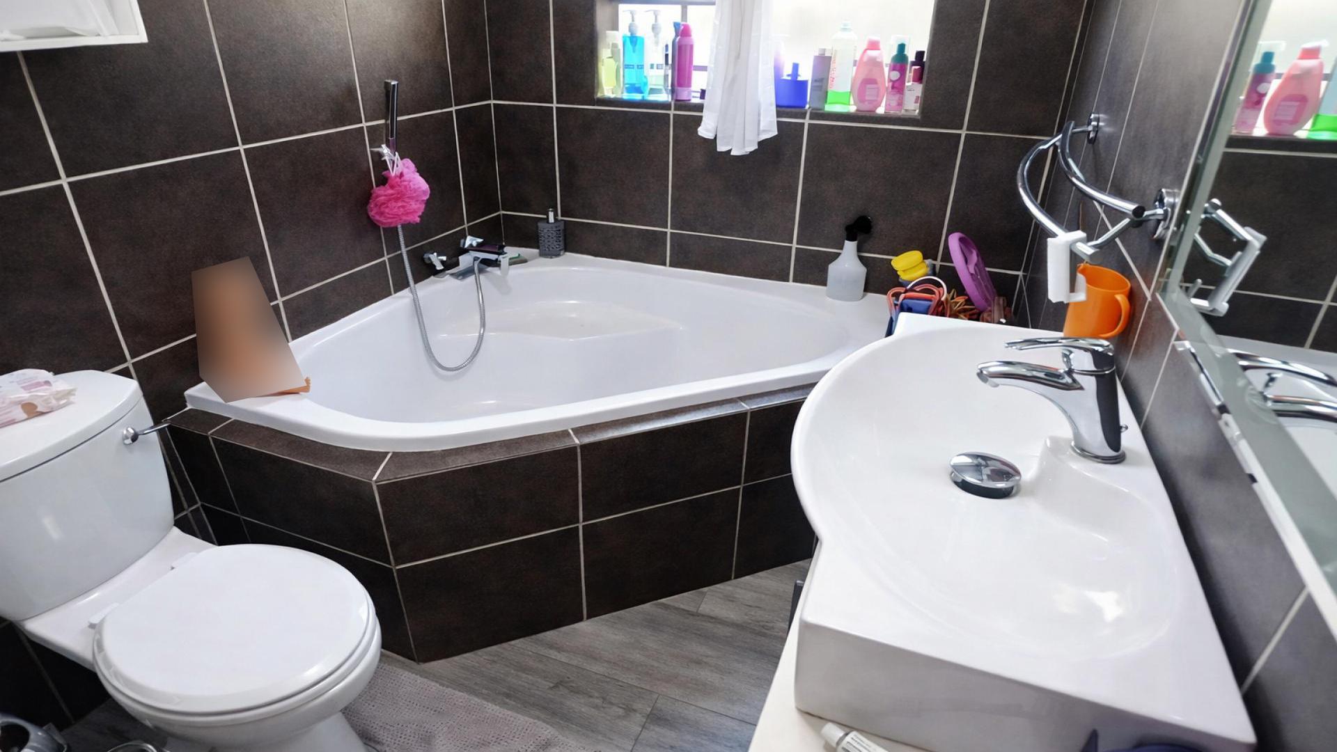 Bathroom 2 of property in Nelspruit Central