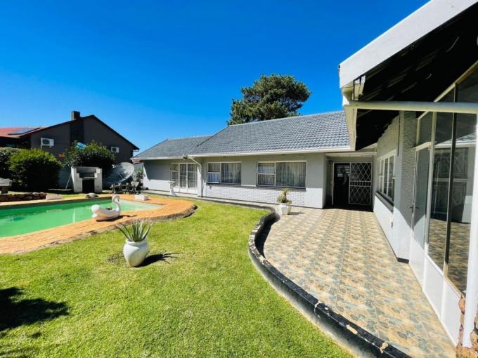 4 Bedroom House for Sale For Sale in South Crest - MR714605