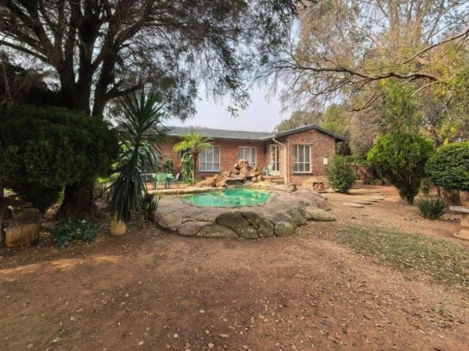 3 Bedroom House for Sale For Sale in Brackendowns - MR714628