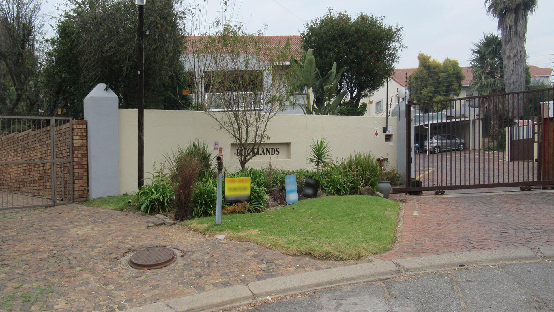 Front View of property in Corlett Gardens