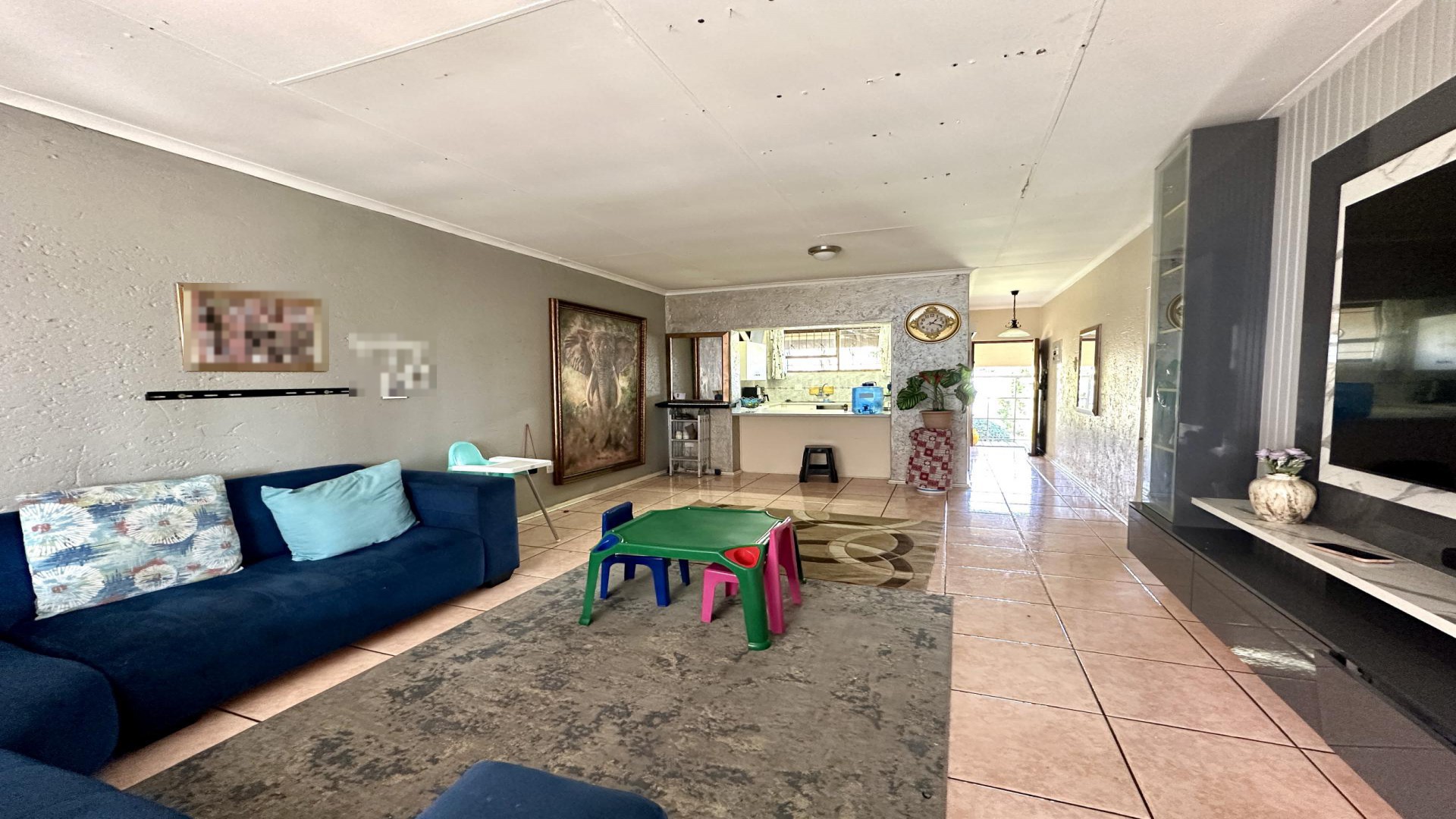 Lounges of property in Corlett Gardens