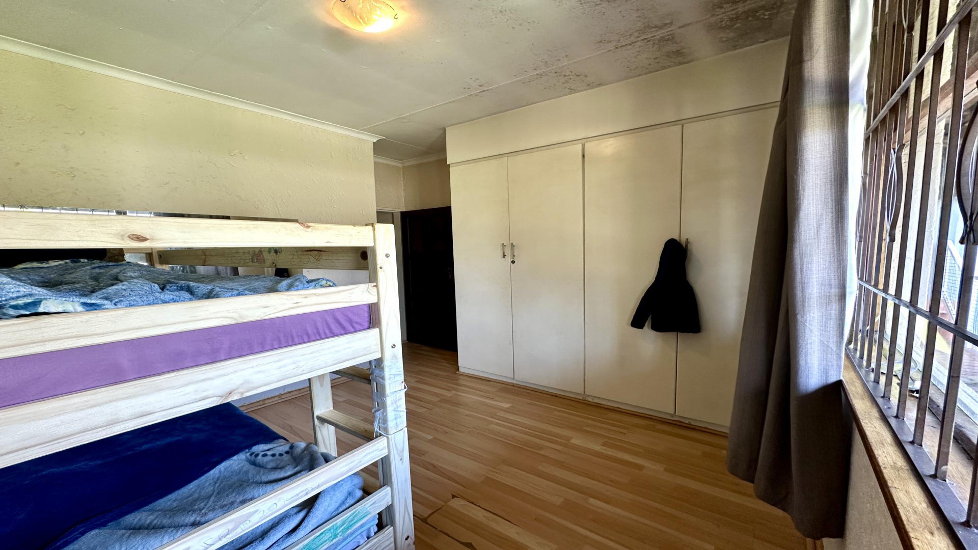Bed Room 1 of property in Corlett Gardens