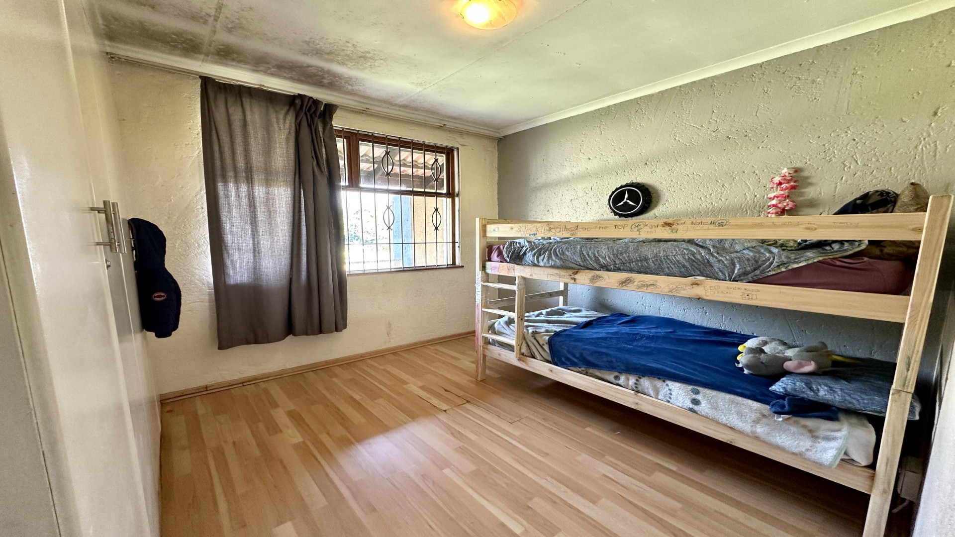 Bed Room 1 of property in Corlett Gardens