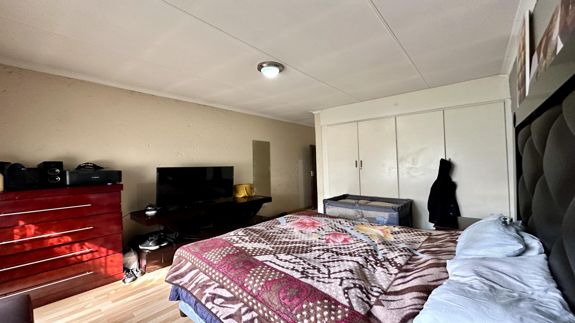 Bed Room 2 of property in Corlett Gardens