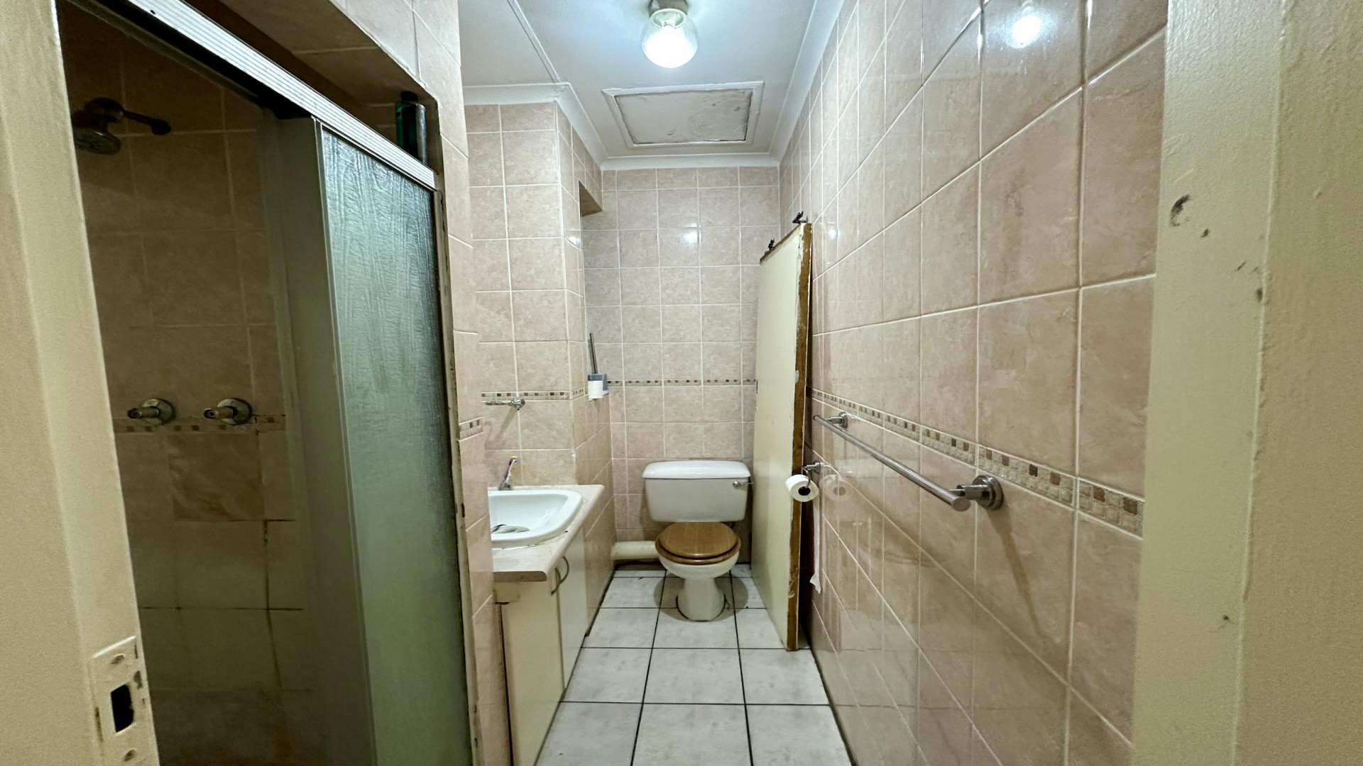 Bathroom 2 of property in Corlett Gardens