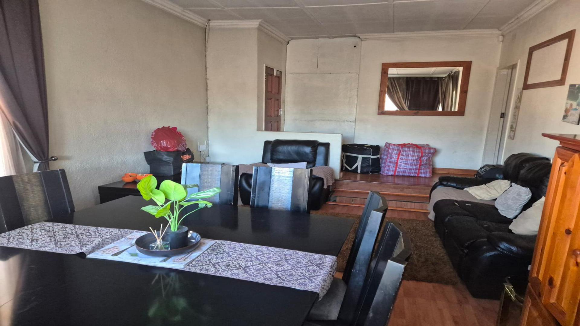 Lounges of property in Rhodesfield