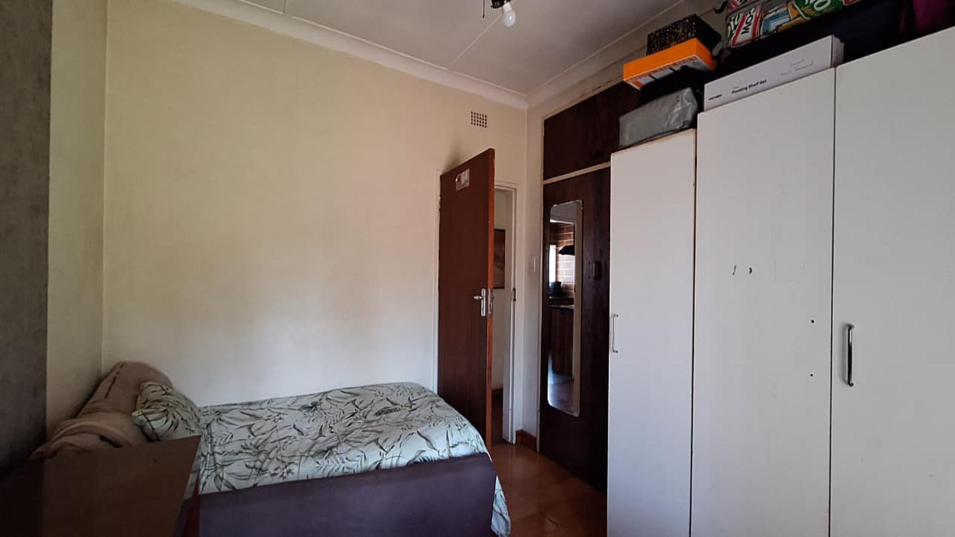 Bed Room 2 - 13 square meters of property in Rhodesfield