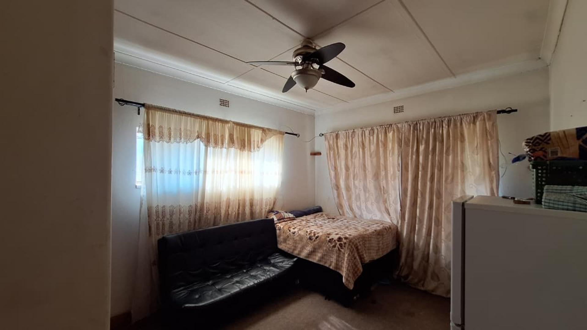 Bed Room 4 - 20 square meters of property in Rhodesfield