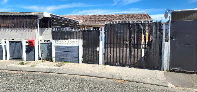 2 Bedroom House for Sale For Sale in Mitchells Plain - MR714685