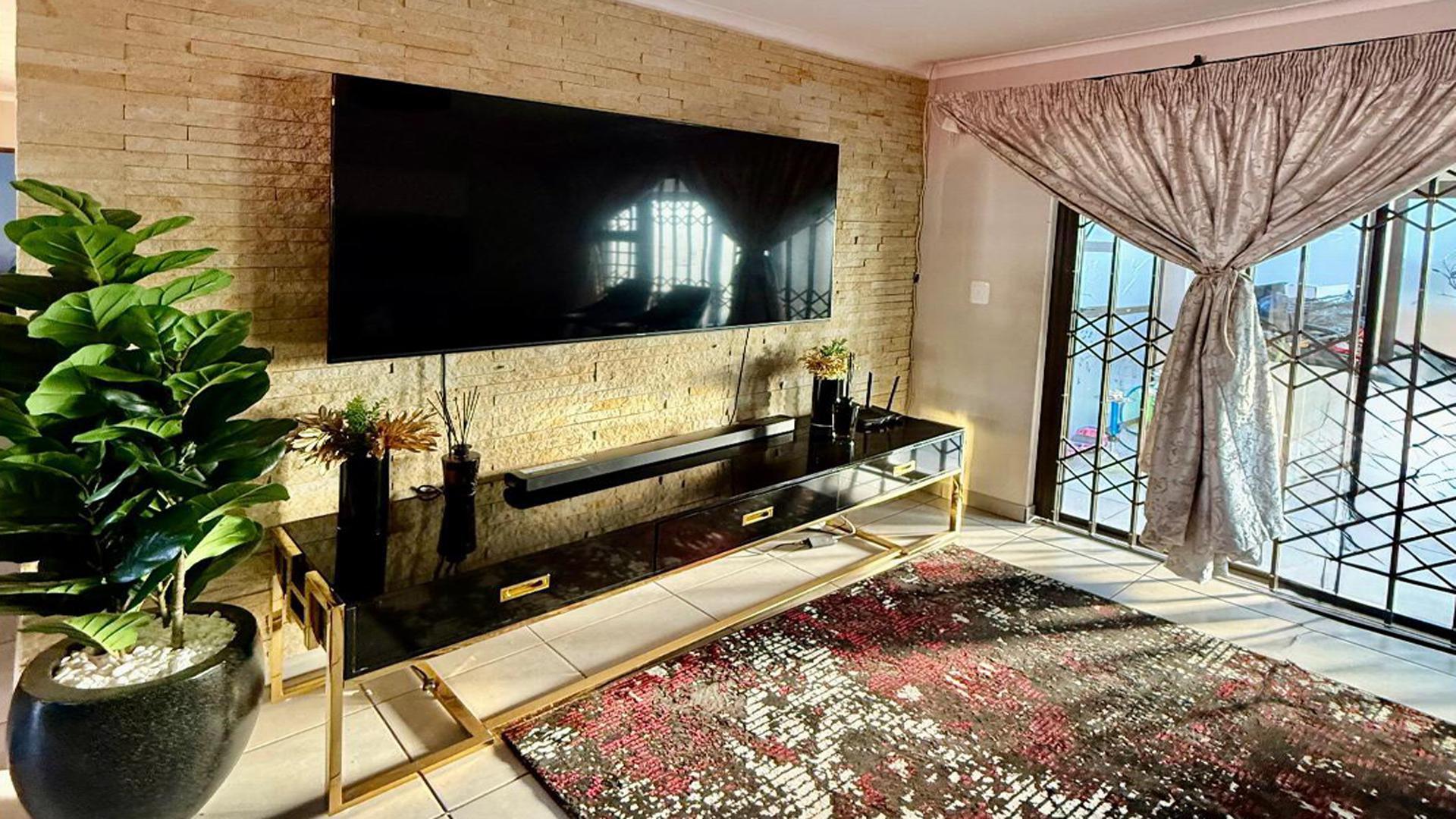  of property in Chantelle