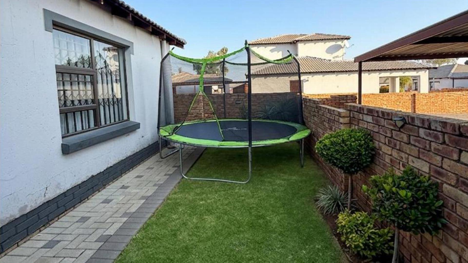  of property in Chantelle