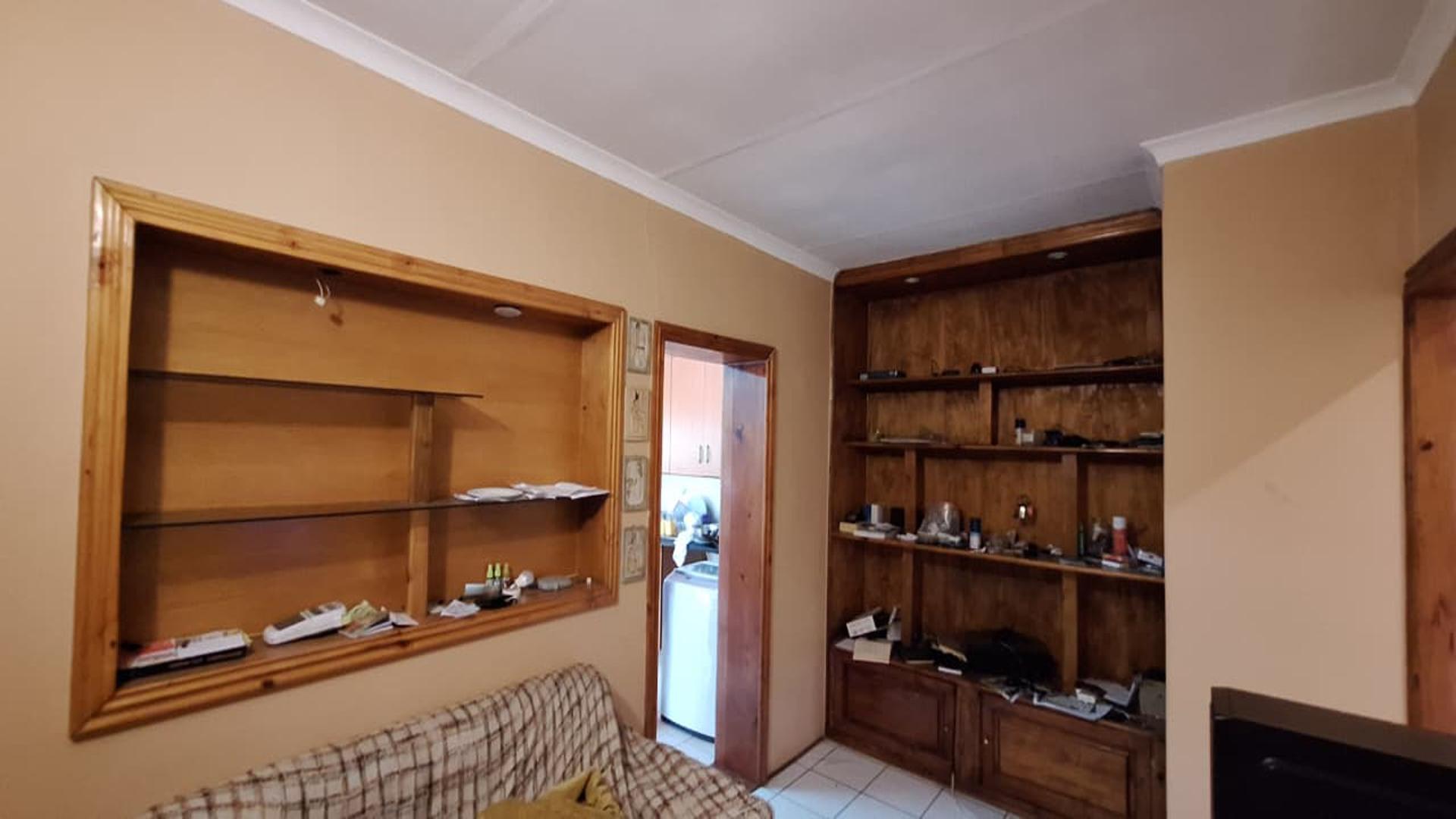 Study - 12 square meters of property in Witpoortjie